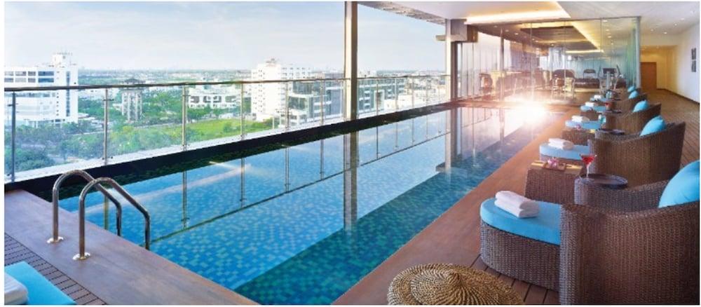 加尔各答威万塔em岔路酒店 外观 照片 The swimming pool at the 10th floor