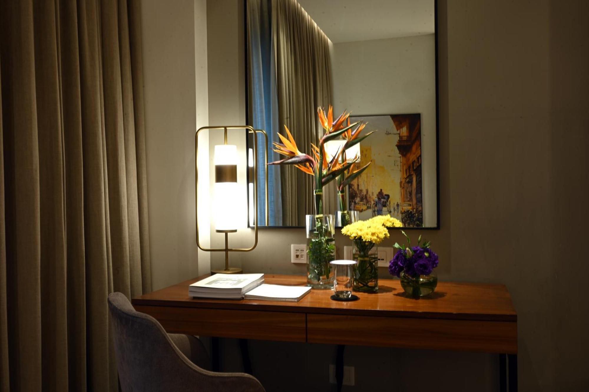 加尔各答威万塔em岔路酒店 外观 照片 A desk in a hotel room
