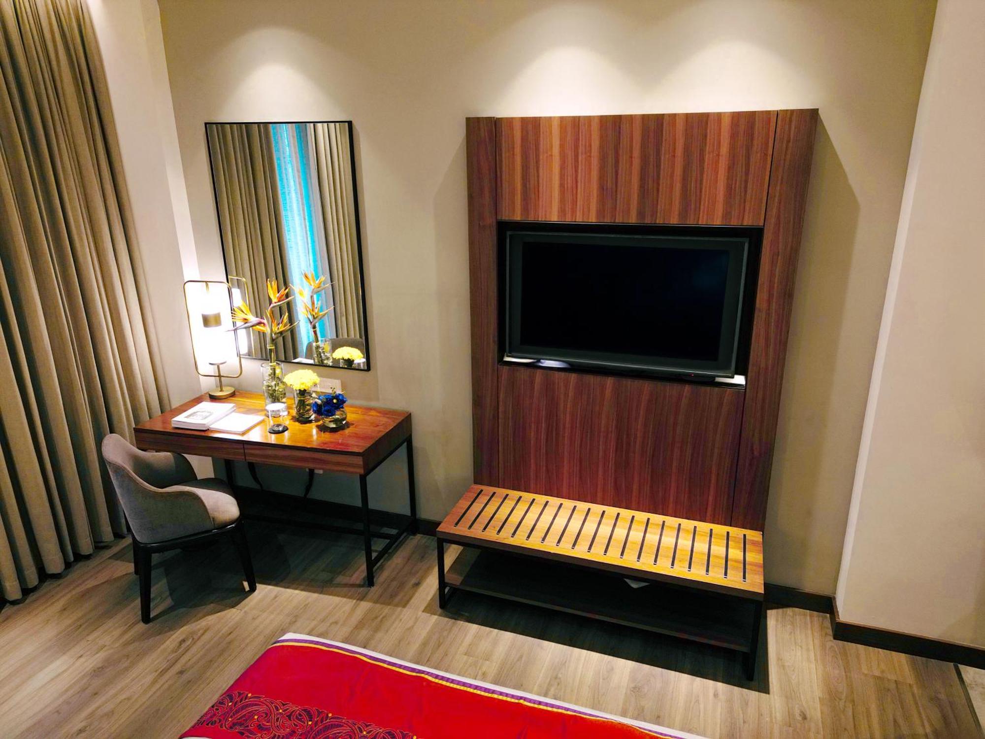加尔各答威万塔em岔路酒店 外观 照片 A television in a hotel room