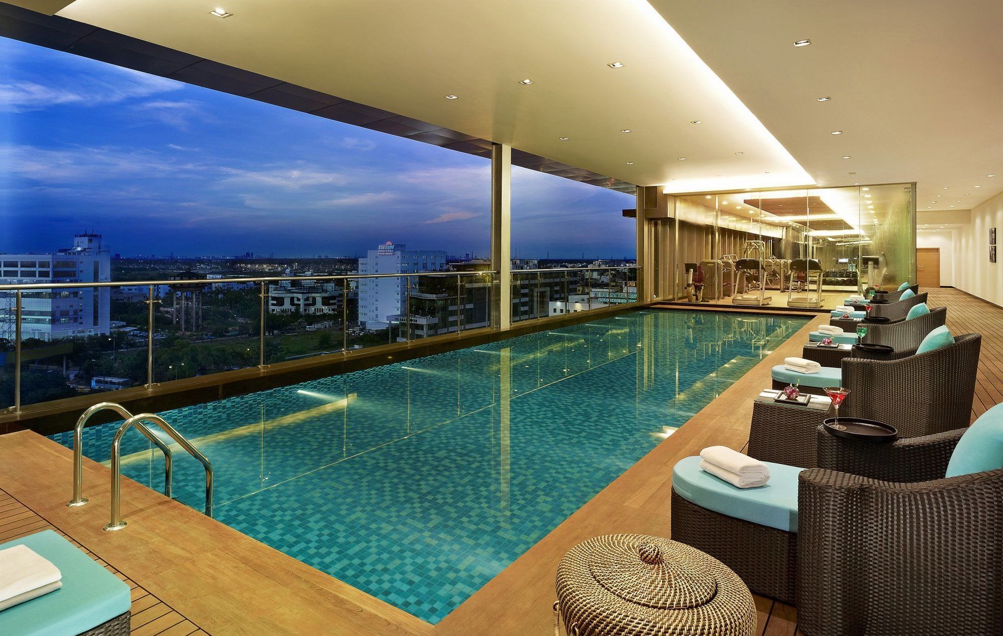 加尔各答威万塔em岔路酒店 设施 照片 The pool at the hotel